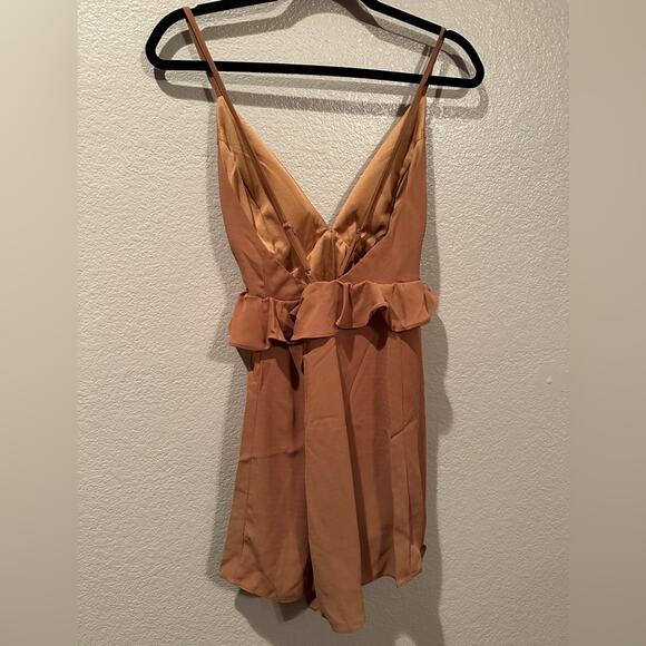 NWT Style State Tan Crisscross Spaghetti Strap Ruffle shorts Romper Sz 10 - Picture 3 of 6